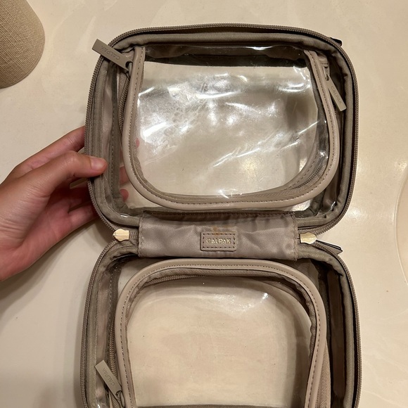 Small Clear Cosmetics Case - Picture 2 of 6